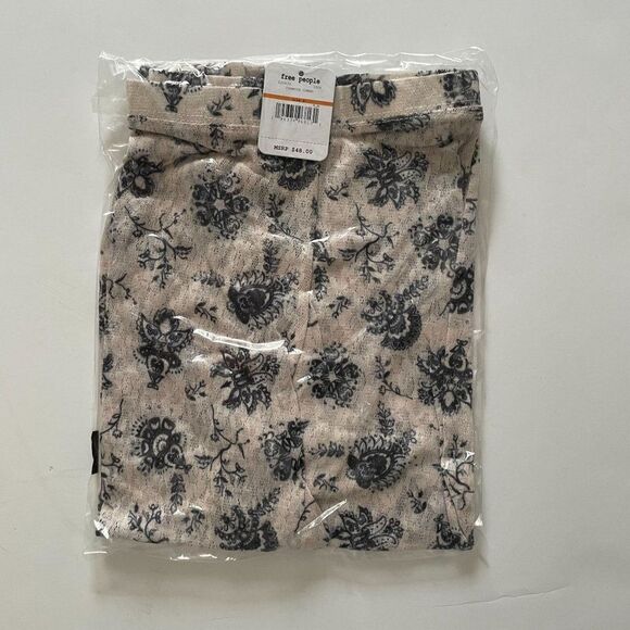 Free People Layered in Lace Stretch Legging Pants in Ivory Combo Womens Small - Picture 3 of 8